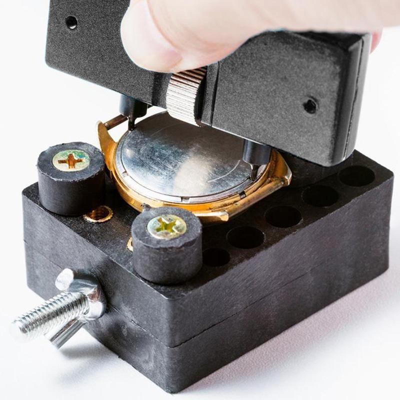 Adjustable Watch Case Opener 8 - مراجعة Crystal Press Tool وسعره
