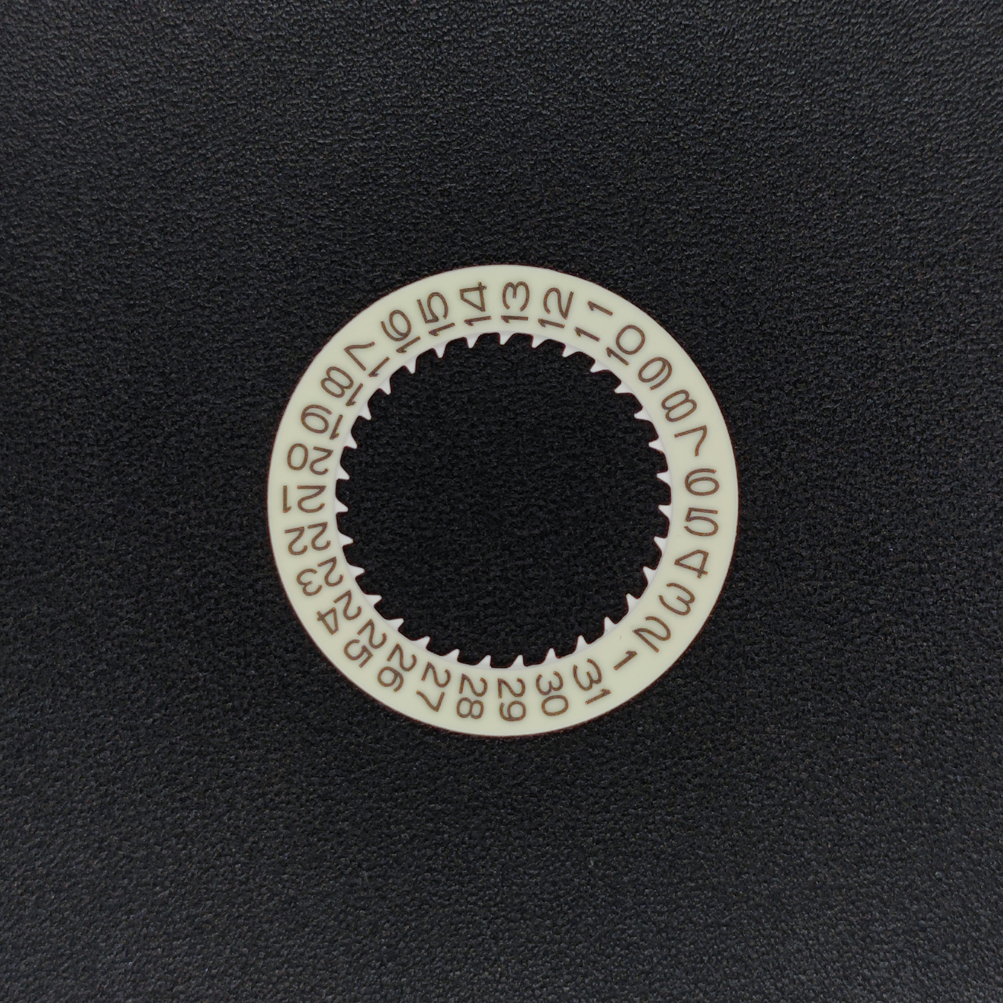 NH35 Luminous White Date-Wheel - مراجعة Crystal Press Tool وسعره